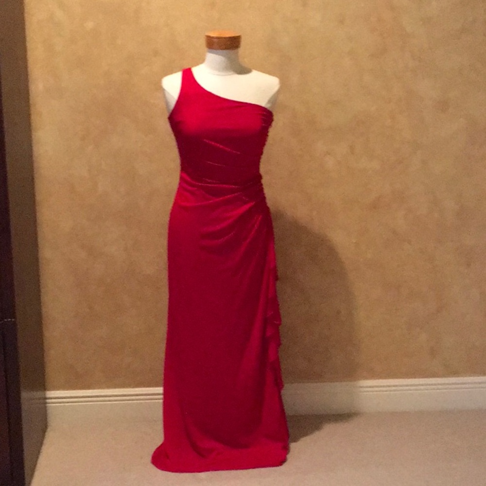 Beautiful Red One Shoulder Gown